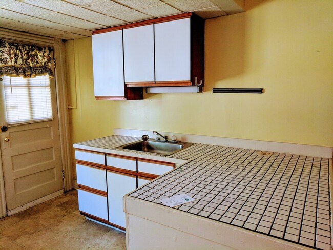 Building Photo - 3312 Ellwood Ave
