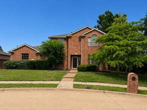 Building Photo - 5000 Crossvine Ln