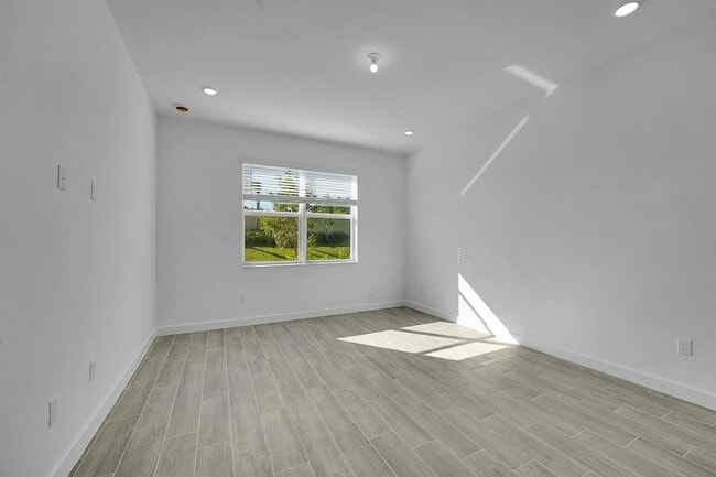 Building Photo - 6429 Seabright Ter