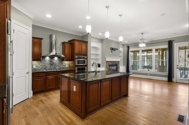 Building Photo - 395 Laurent St NW