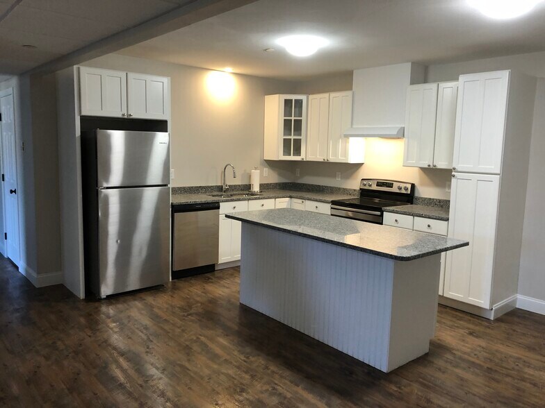 Kitchen - 1 Davis Ln