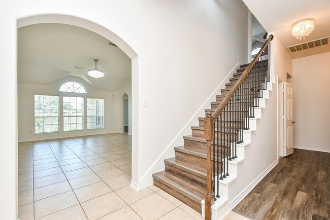 Building Photo - 10206 Hahns Peak Dr