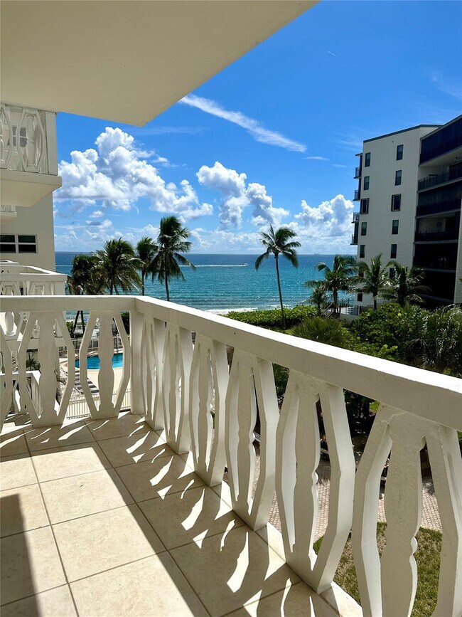 Building Photo - 1169 Hillsboro Mile