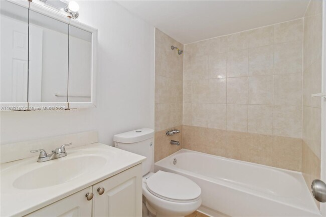 Building Photo - 1095 W 77th St
