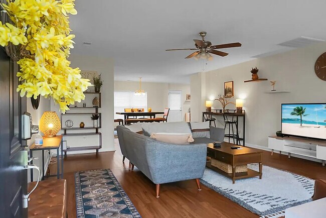 Building Photo - 124 Larkspur Dr