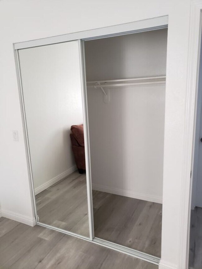 Building Photo - 1 Bedroom 1 Bath   Tropciana & Eastern Area