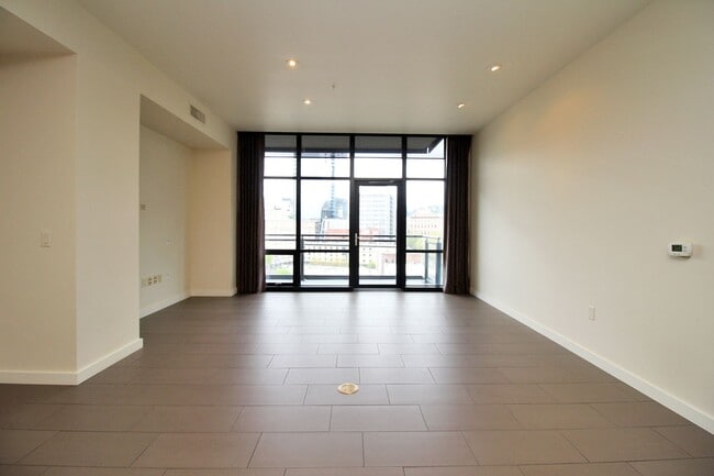 Building Photo - 1025 NW Couch St