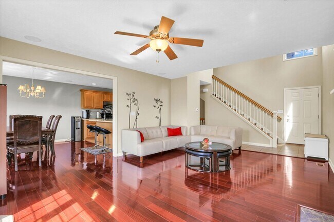 Building Photo - Updated 3 Bedroom Townhome in SW Champaign - Available 07/01/2026