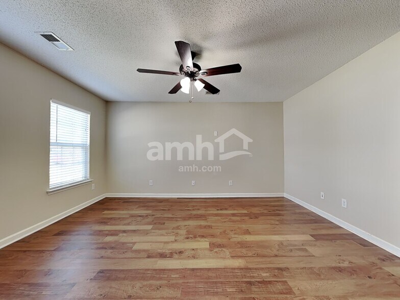 Building Photo - 223 Tigers Paw Dr