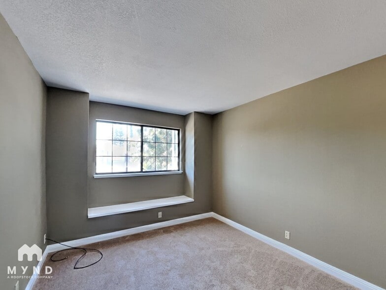 Building Photo - 4721 Shannondale Dr