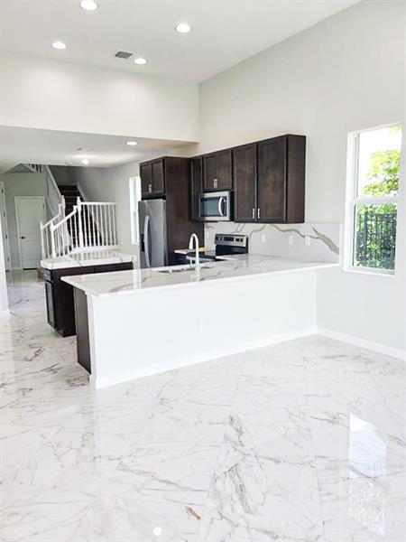 Building Photo - 5300 Thatcher Ct