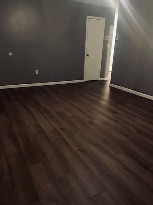 Building Photo - 3 Bedroom, 1 Bath House w/Attached Garage and Fenced Yard