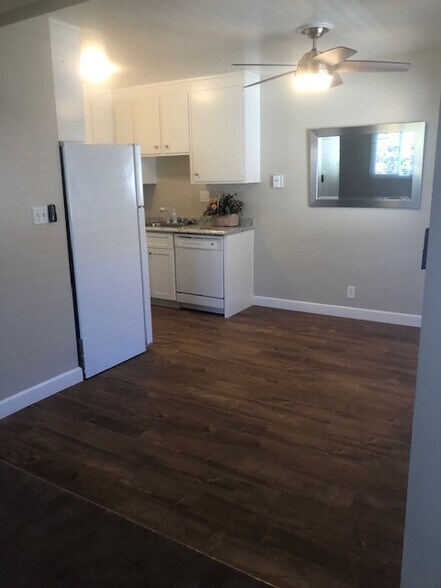Building Photo - 3456 Redwood Ct