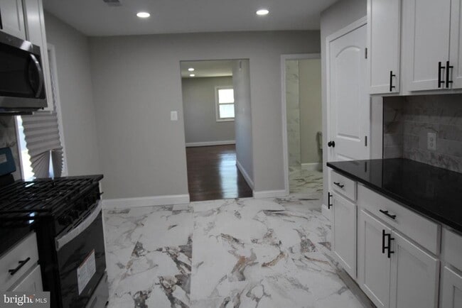 Building Photo - 3404 Elmwood Dr