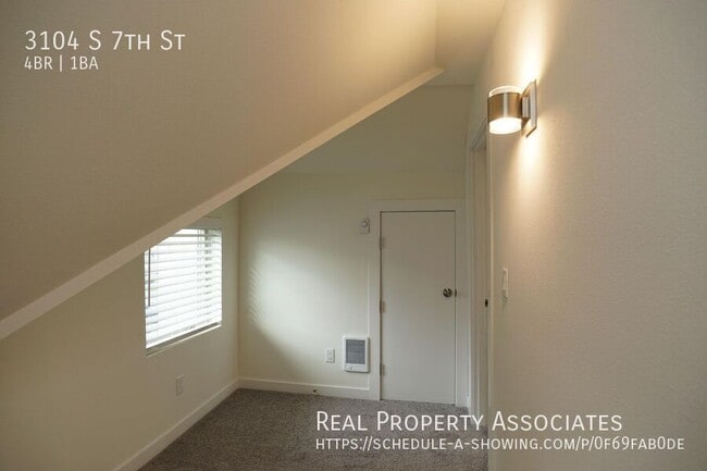 Building Photo - 3104 S 7th St