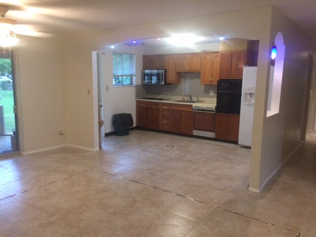 Building Photo - 12 Marsh Ave NW