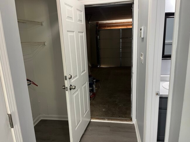 Building Photo - 408 Gladstone Dr