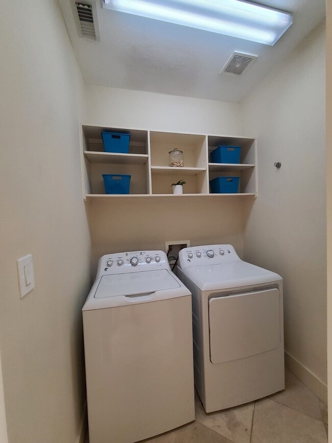 Building Photo - 5515 Petty St