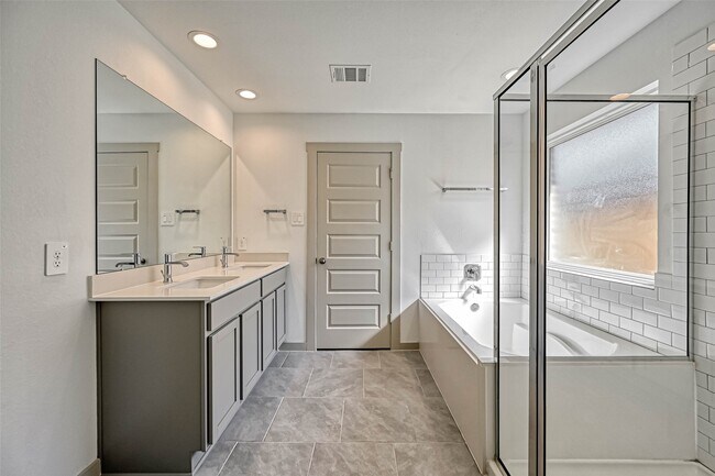 Building Photo - 815 Dahlia Petal Dr