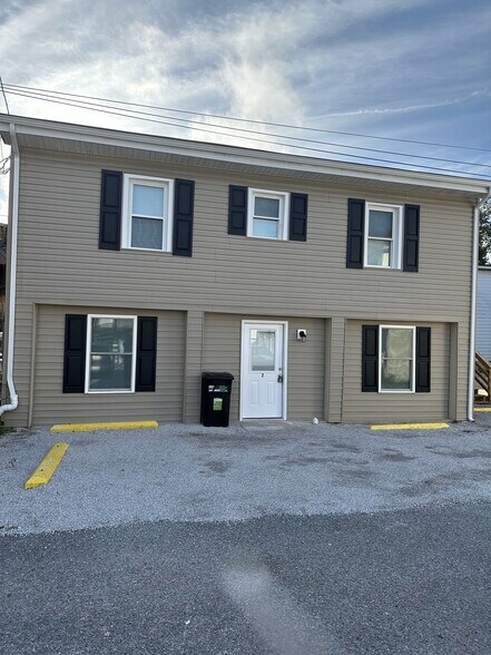 Building Photo - 107 Violet Aly