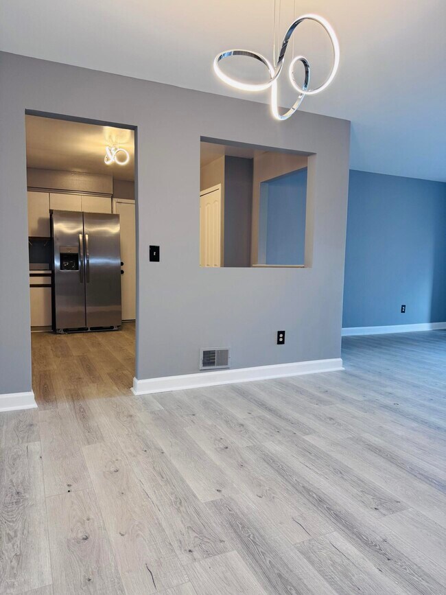 Building Photo - 6660 Maple Lakes Dr