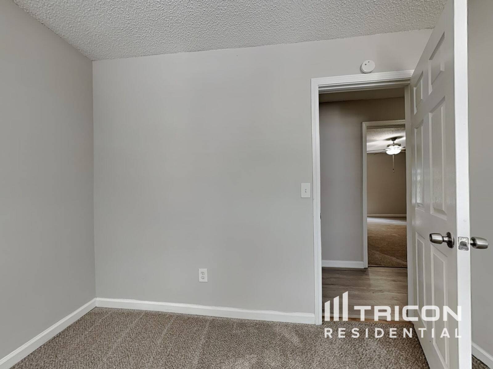 Building Photo - 372 River Trace Dr