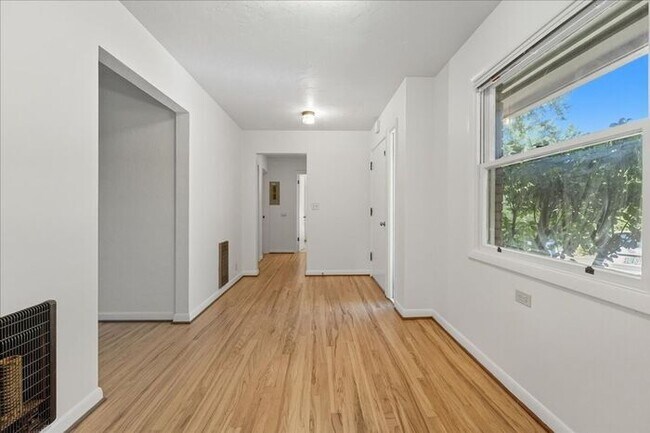 Building Photo - West Slope Charmer With Hardwood Floor - W...