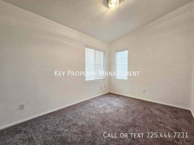 Building Photo - *ADORABLE, BRIGHT AND OPEN 3 BED/ 2 BATH H...