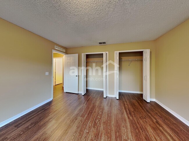 Building Photo - 16452 Corner Lake Dr