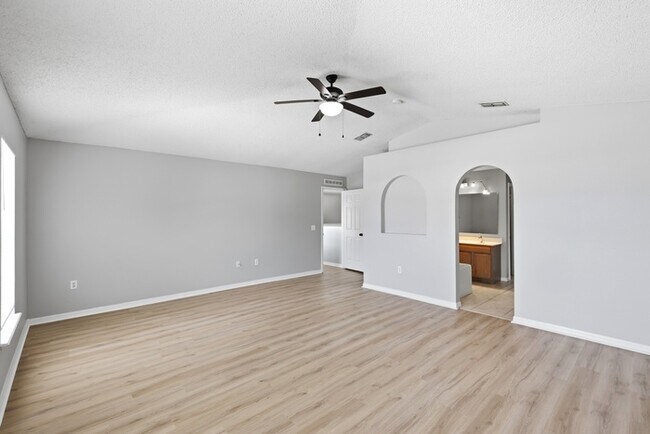 Building Photo - 261 Curtis Ave