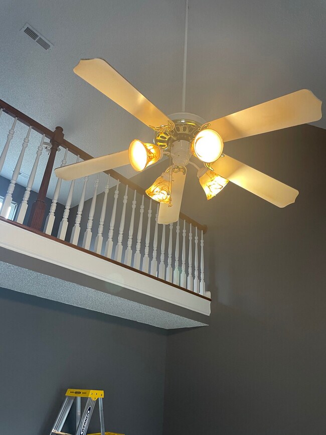 Building Photo - Room in House on Brian William Rd