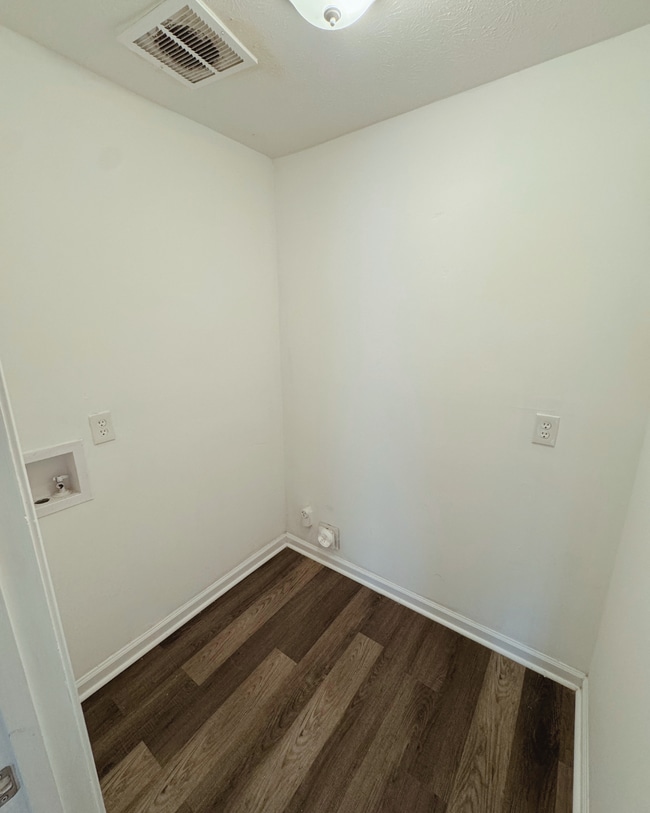 Building Photo - Welcome Home to Timeless Charm and Modern Comfort