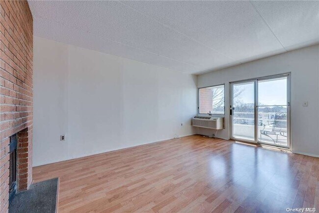 Building Photo - 205 Mineola Blvd