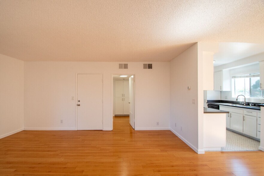 Building Photo - 4930 Whitsett Ave