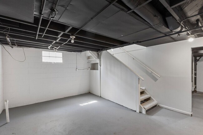 Building Photo - Benson Beauty!