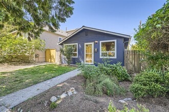 Building Photo - Charming one-level cottage in Madison Valley!
