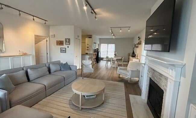 Building Photo - Beautiful 3 bedroom townhome in Harbor Park!
