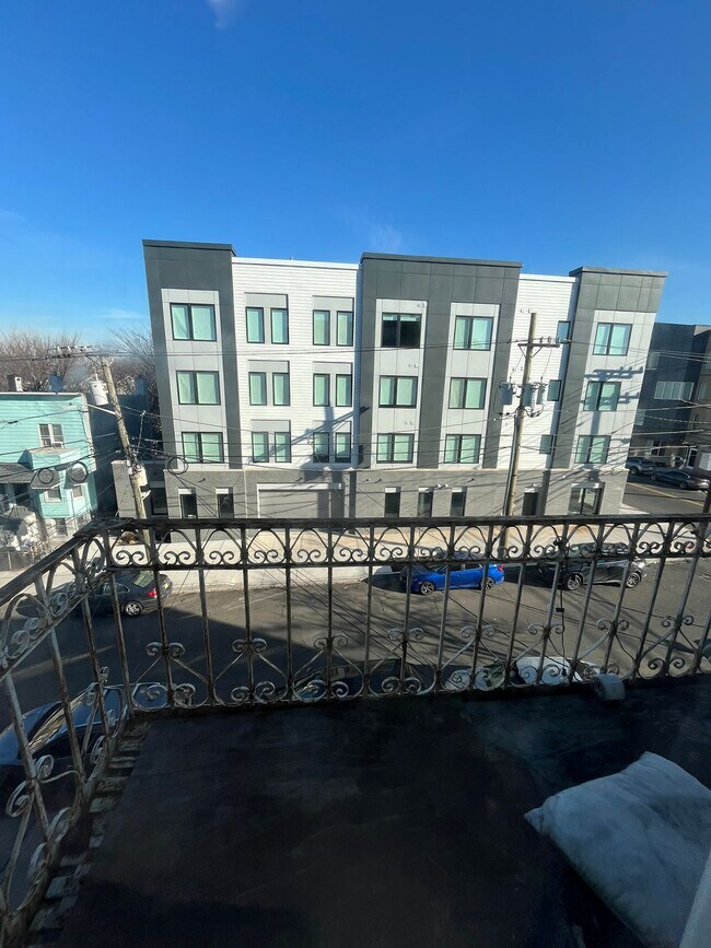 Building Photo - 5 Morton Pl