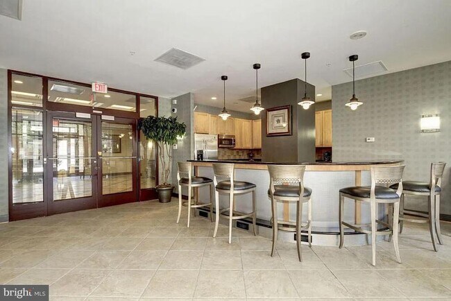 Building Photo - 1220 N Fillmore St