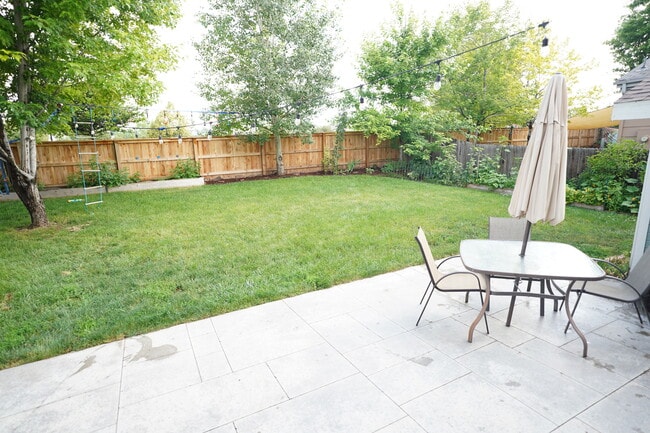 Building Photo - 381 Tynan Dr