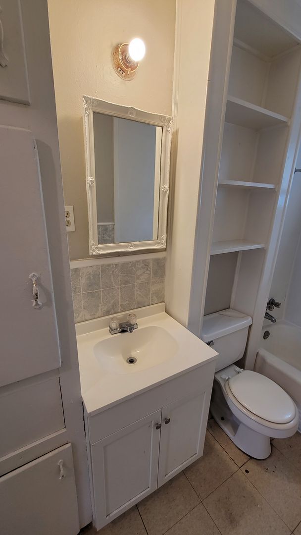 Building Photo - 3406 Black Lake Cir