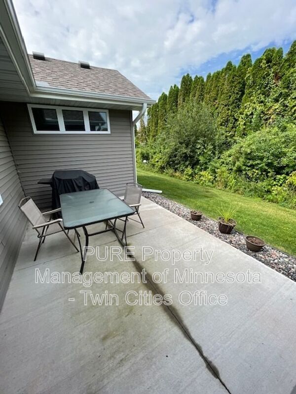 Building Photo - 631 Liberty Wy