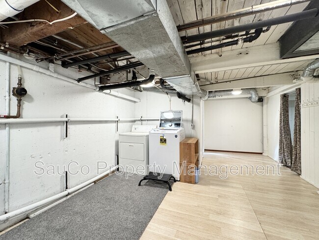 Building Photo - 4751 SW 53rd Ave