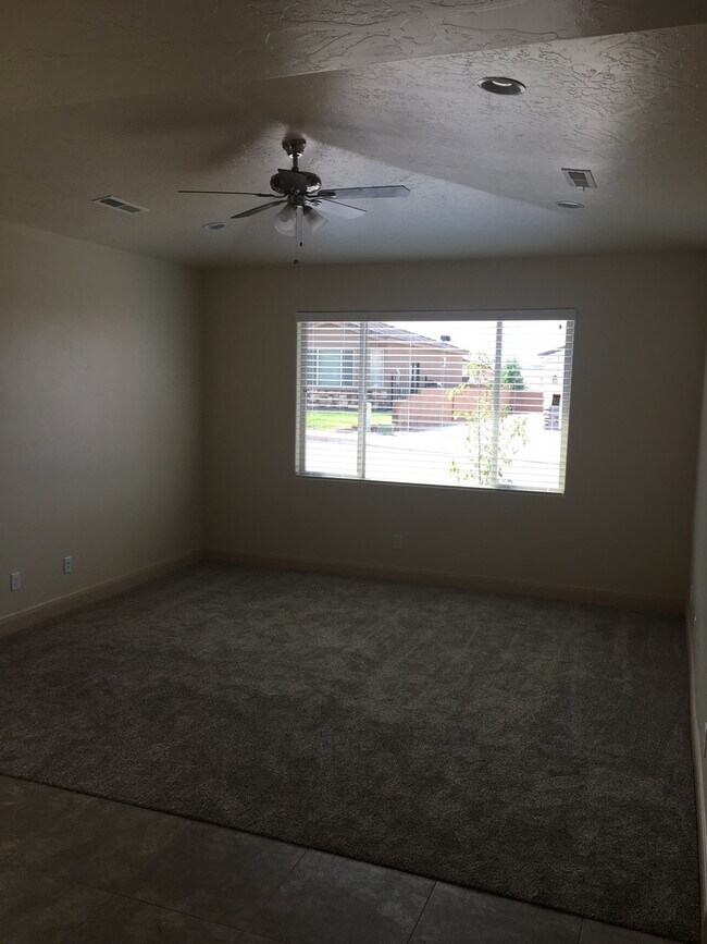 Building Photo - Home in Hurricane