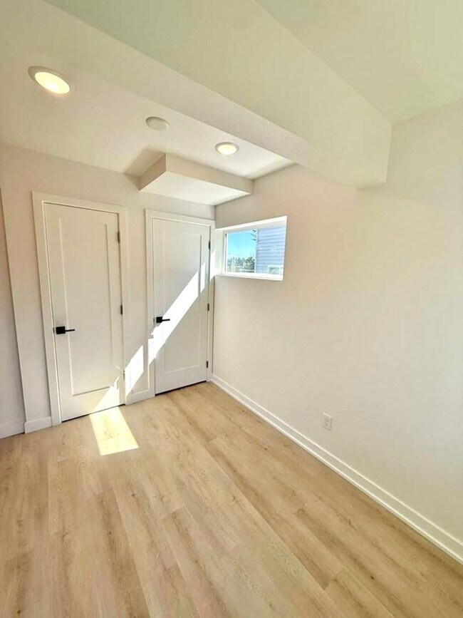 Building Photo - Arbor Heights 2-Bedroom Home in a Prime Location