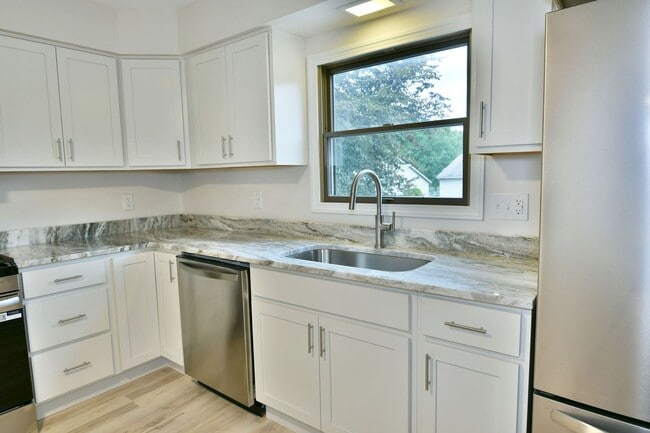 Building Photo - 920-922-922 Cynthia Ct