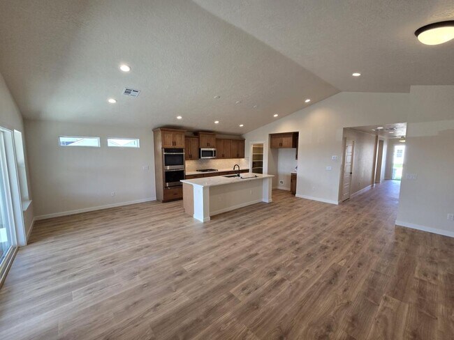 Building Photo - 4415 Belethor Ave