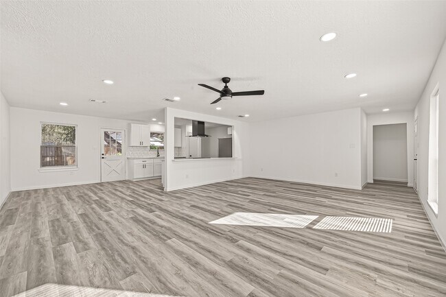 Building Photo - 11434 Loyola Dr