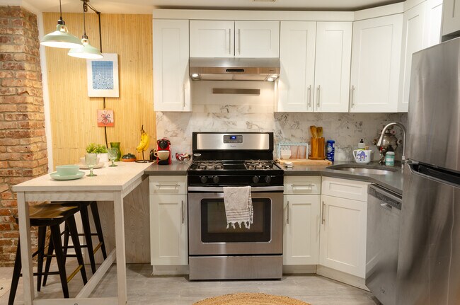 Building Photo - 124 Covert St