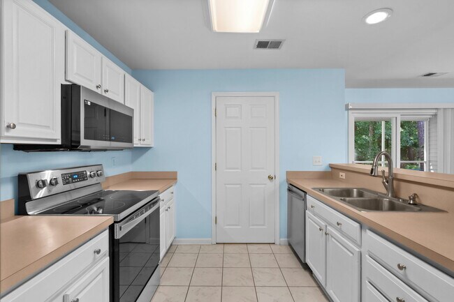 Building Photo - 1096 Harvester Cir
